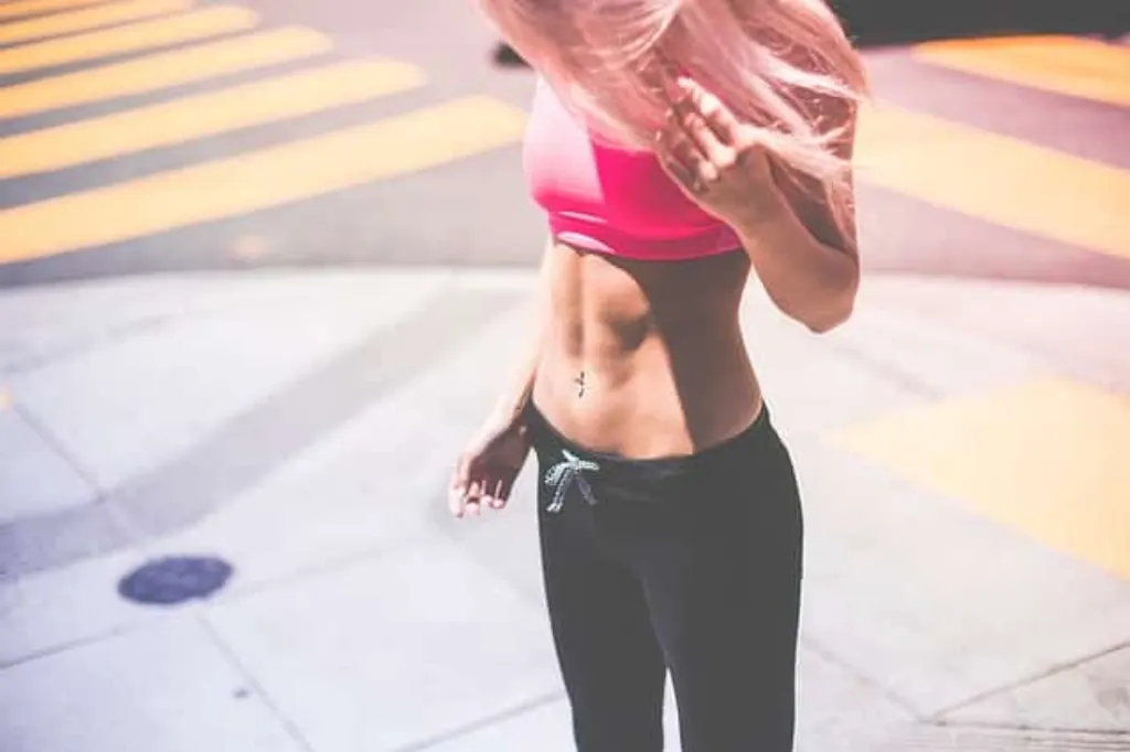 Comment avoir des abdos visibles quand on est une femme ?
