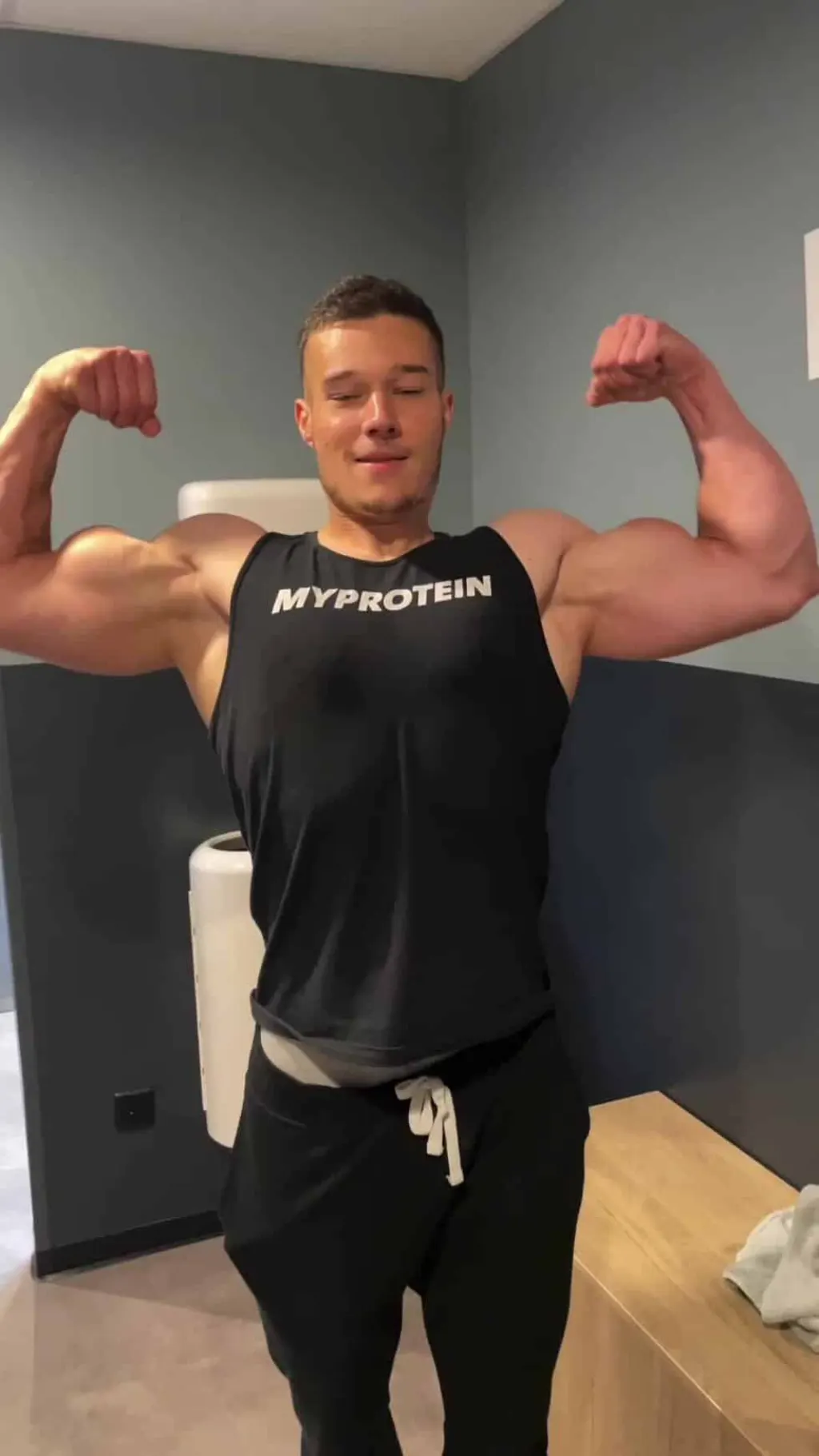 @theoo.lrt Exercice pour exploser tes biceps#exercicebiceps